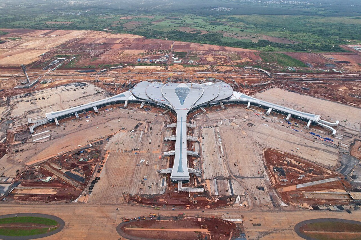 롱탄 공항, 12월 24일 상업 운항 시작